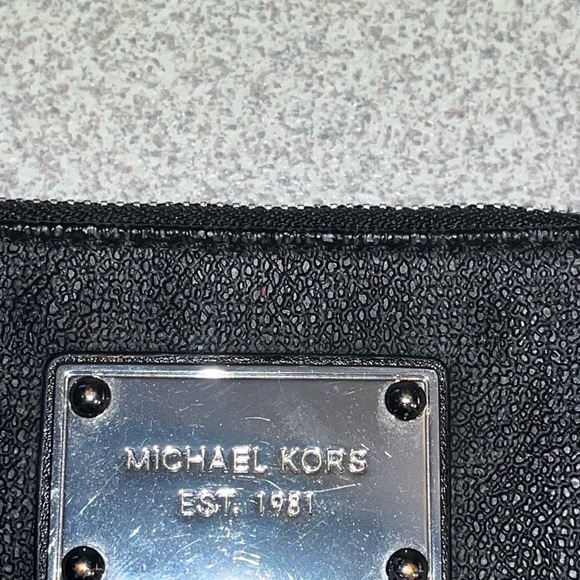 Michael Kors Wallet Wristlet - Picture 4 of 9
